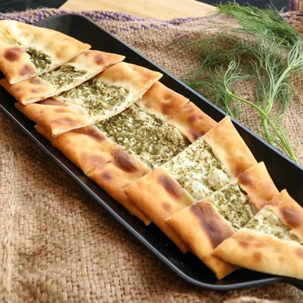 فطائر جبن عكاوي زعتر